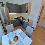 Lola's Place アパート リエカ