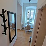 Lola's Place リエカ